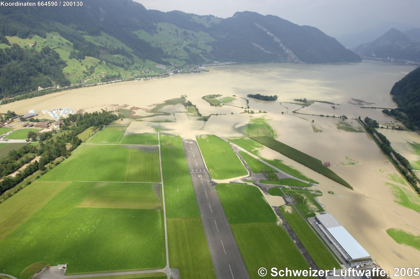 Alpnach; Überschwemmungen am 23. Aug. 2005, Blick Richtung Alpnachersee, Stans
